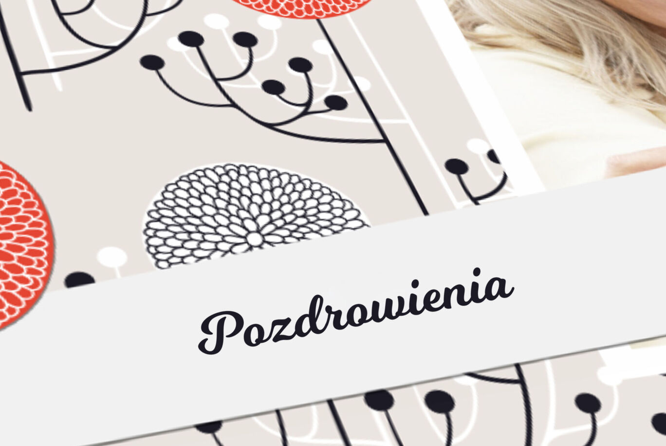 Kolorowa kartka z kwiatowym wzorem i napisem 'Pozdrowienia'