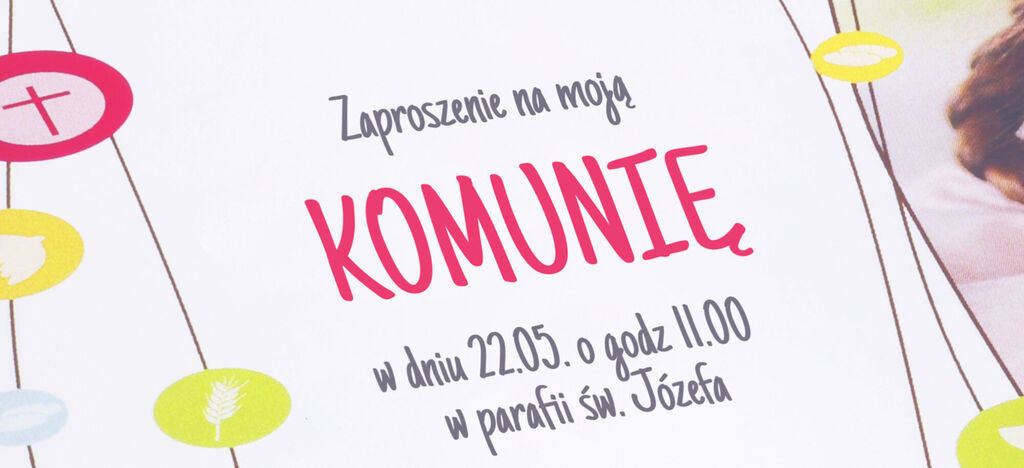 Zaproszenie na pierwszą komunię z kolorowymi symbolami